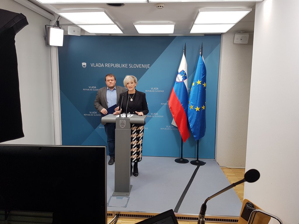 Doc. dr. Tatjana Mlakar, generalna direktorica ZZZS in Simon Maljevac, minister za solidarno prihodnost na skupni novinarski konferenci